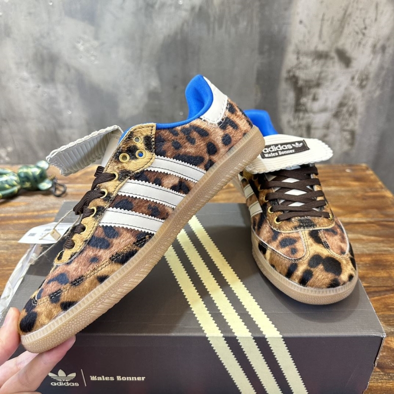 Adidas Sneakers